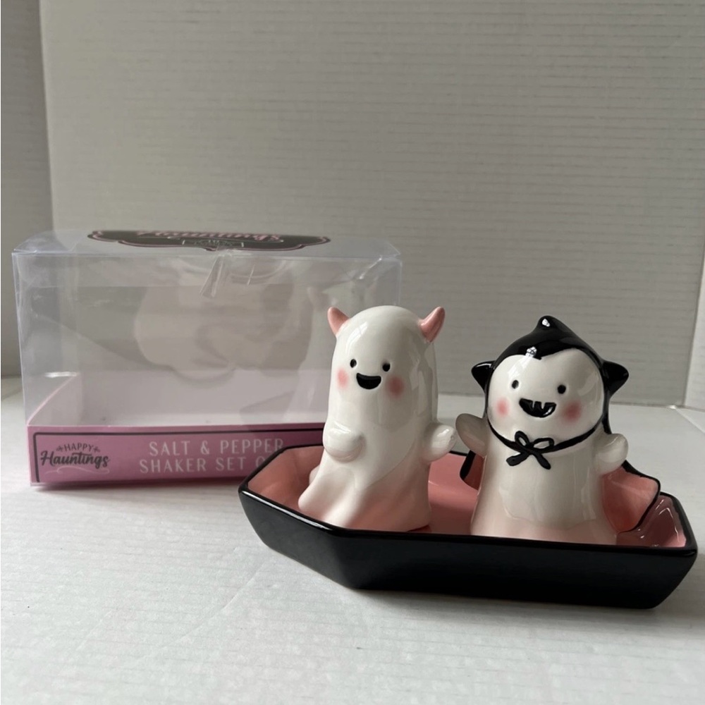 Halloween Friendly Ceramic Ghosts & Coffin Tray Salt & Pepper Shakers Pink Black